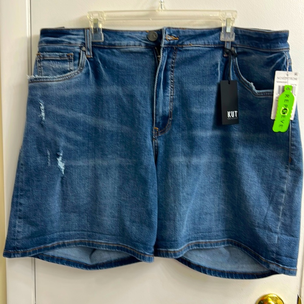 Kut from the Kloth Chloe Boyfriend Shorts Sz. 20W